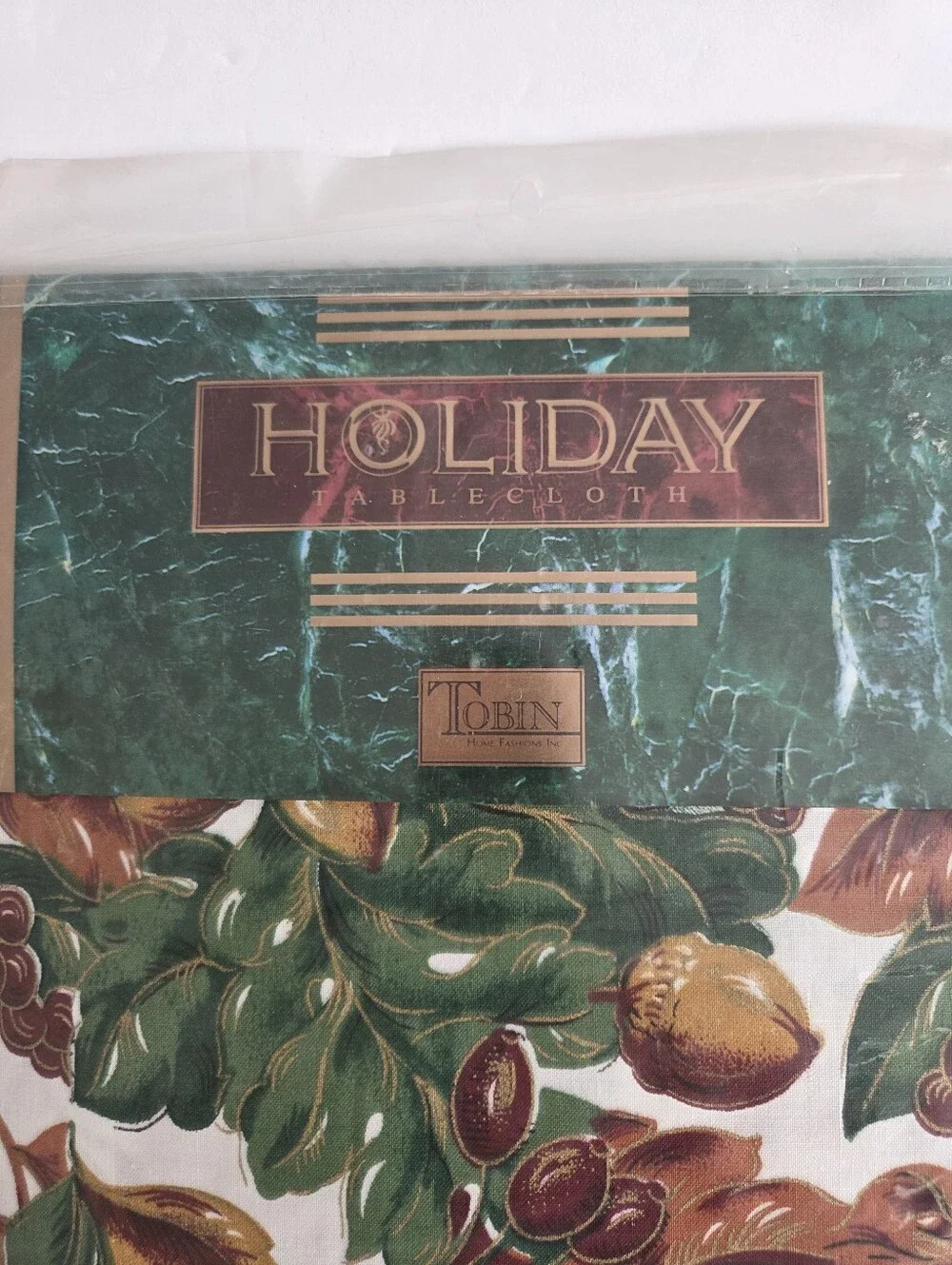Tobin  Holiday Tablecloth Acorns &berries Sz.60×84in.oblong